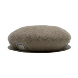 LEATHER WAPPEN FLUFFY BERET - Beige