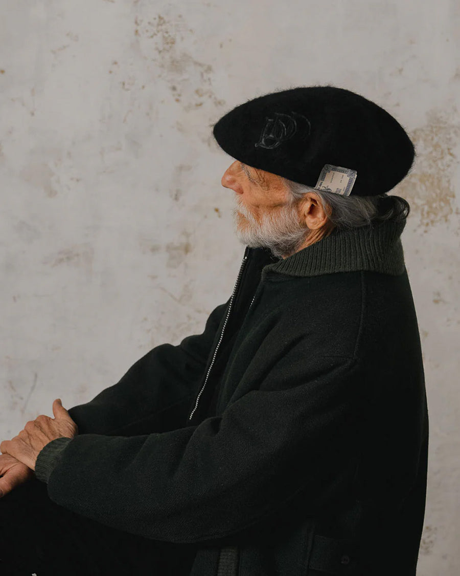 LEATHER WAPPEN FLUFFY BERET - Gray