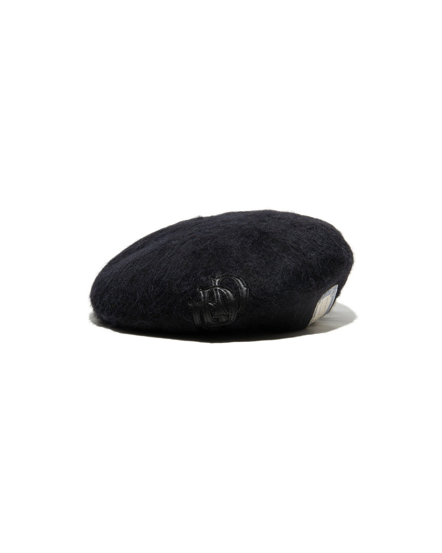 LEATHER WAPPEN FLUFFY BERET - Black