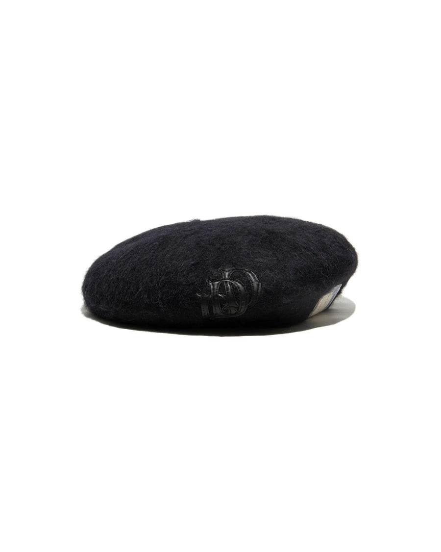 LEATHER WAPPEN FLUFFY BERET - Black