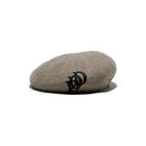 LEATHER WAPPEN FLUFFY BERET - Beige