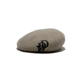LEATHER WAPPEN FLUFFY BERET - Beige