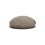 LEATHER WAPPEN FLUFFY BERET - Beige