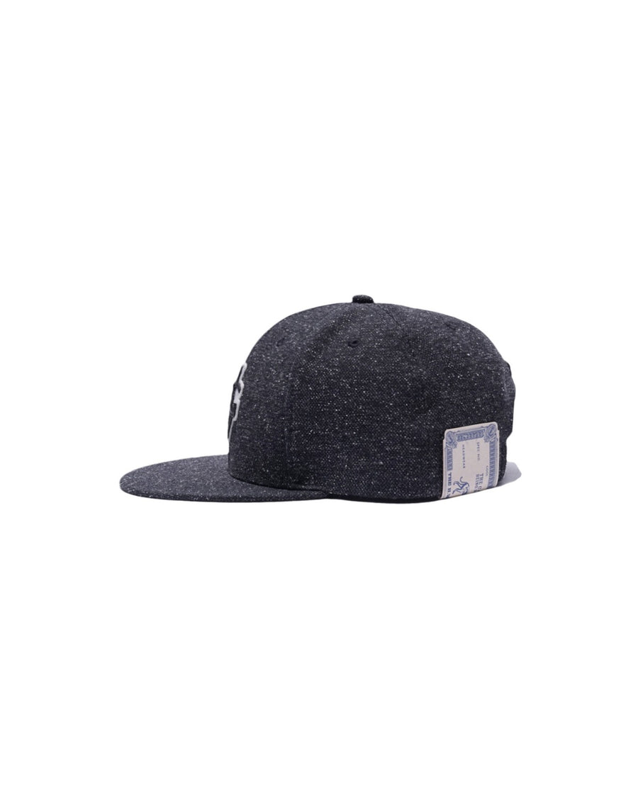 SNAPBACK BOX CAP - Black